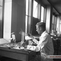 Glasblazer Centraal Laboratorium 1947
